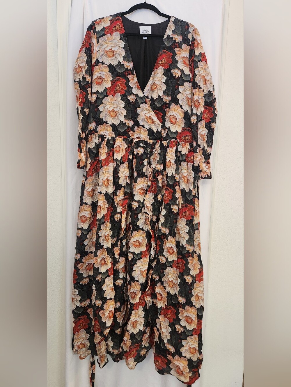 Unique Vintage Black/Red Floral Fall V-Neck Long Sleeve Tie Flowy Maxi Dress, 3X